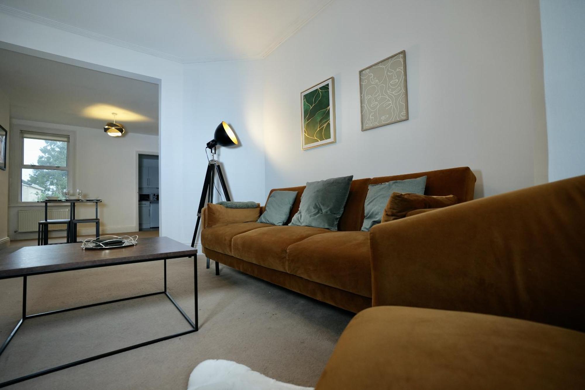 Spacious Two-Bedrooms House, Private Parking, Contractors, Relocators Oxford Exterior photo